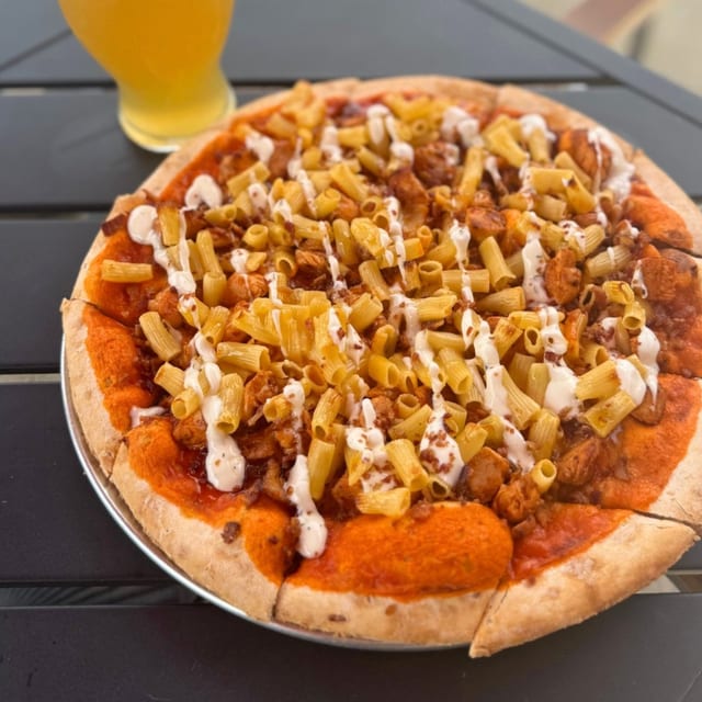 Spicy Mac Chicken Pizza.
